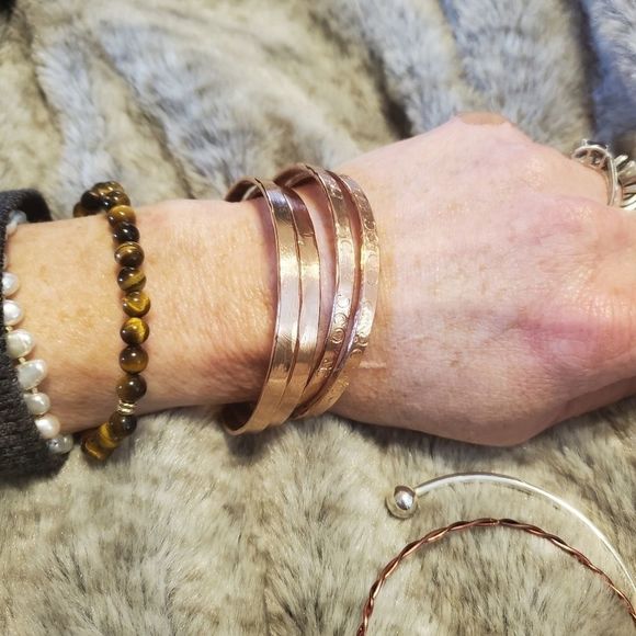 Hand forged set of copper stacking cuffs - Picture 2 of 5